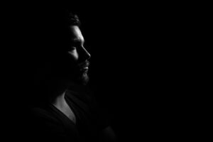 家庭用脱毛器を使って男性が髭を剃る際の効果と注意点は？